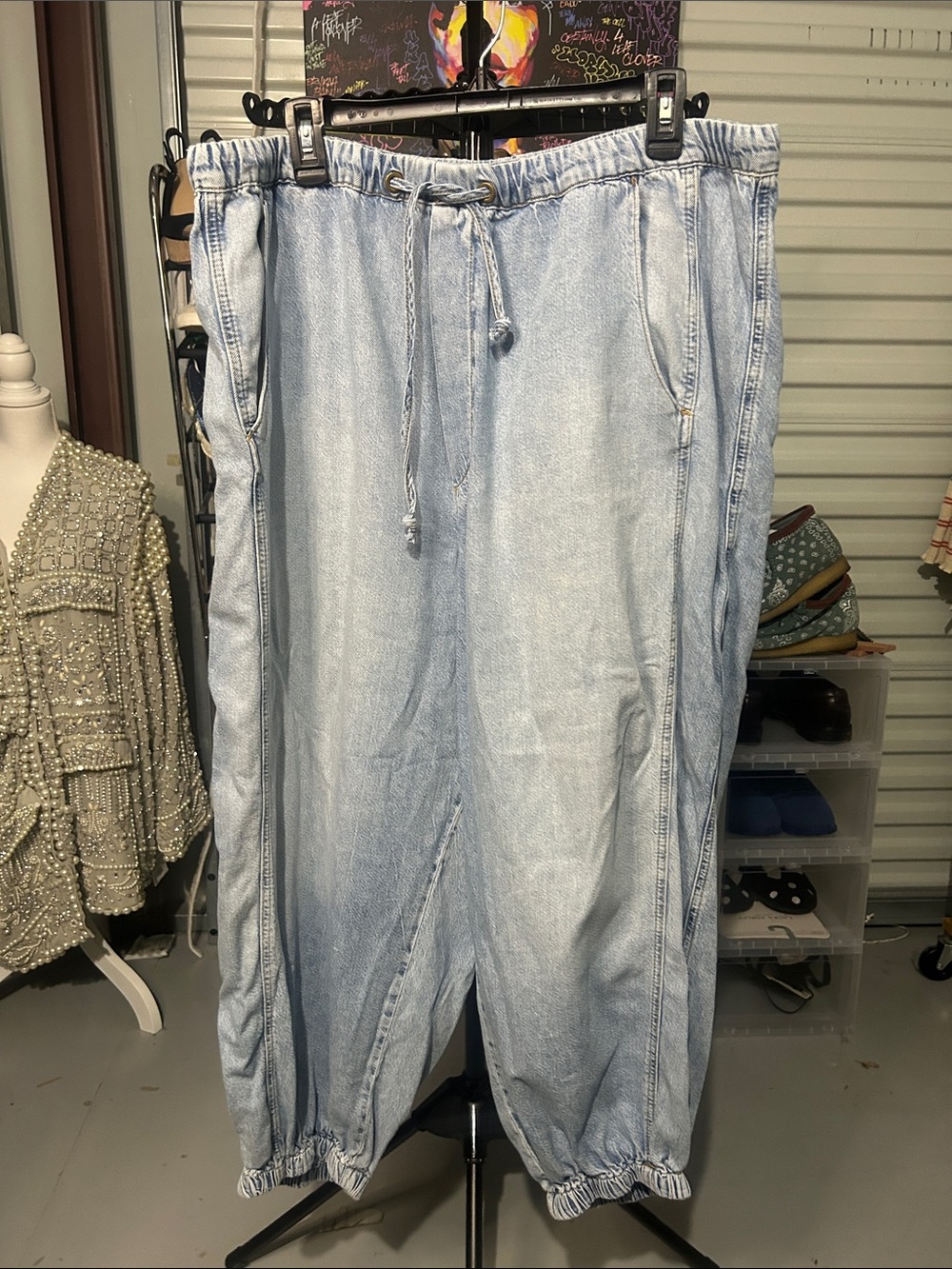 Pilcro Light Blue Relaxed Jogger Jeans barrel size XL